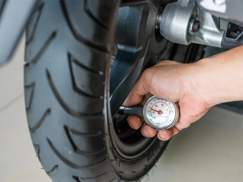 Step 6 Checking-tire-pressure-gauge